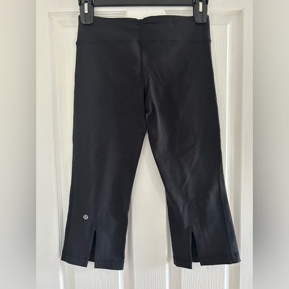 Lululemon Gather & Crow Crop - Picture 2 of 4